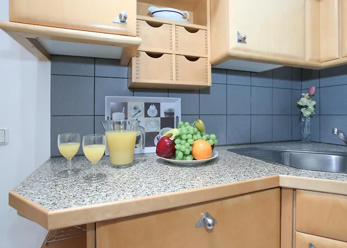Lovely I Close To Main Station I 10 Minutes To Belvedere Apartment *