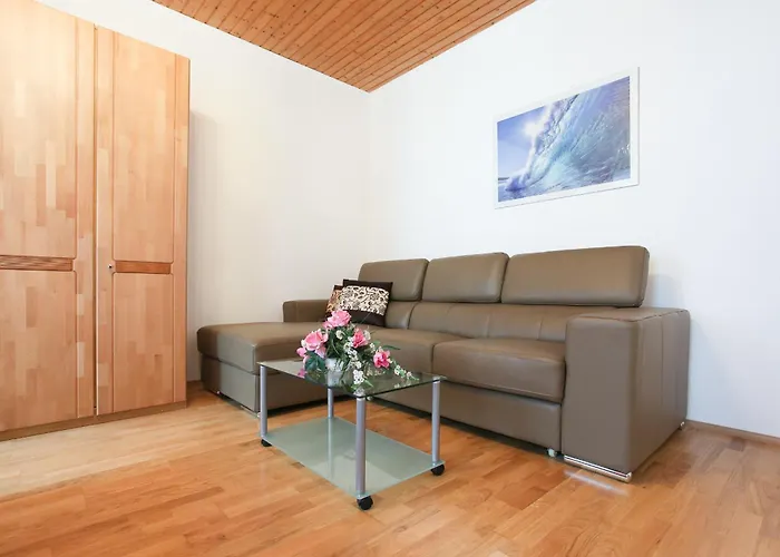 Apartment Lovely I Close To Main Station I 10 Minutes To Belvedere *