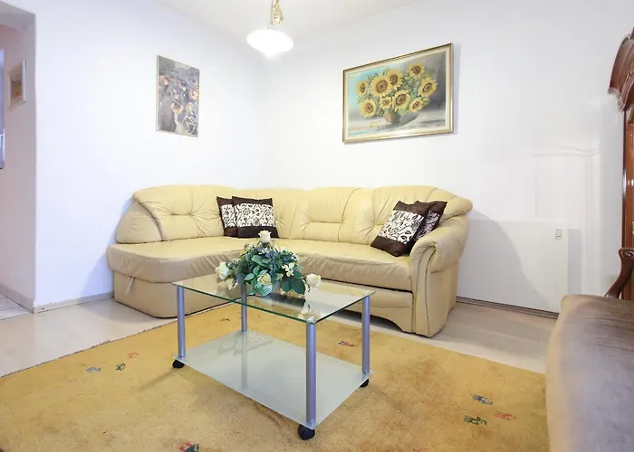 Lovely I Close To Main Station I 10 Minutes To Belvedere Apartment