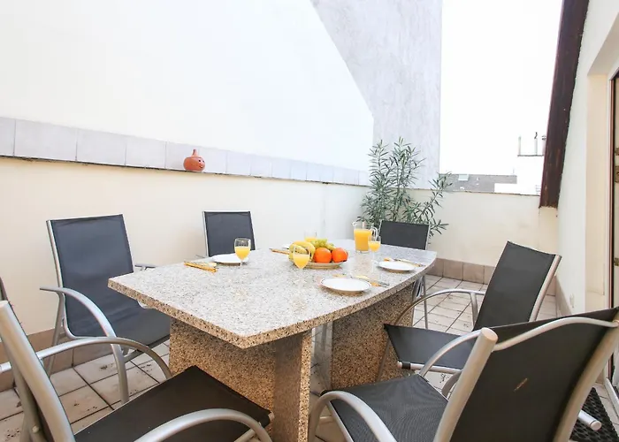 Lovely I Close To Main Station I 10 Minutes To Belvedere Apartment *