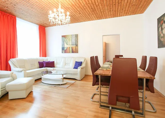 Lovely I Close To Main Station I 10 Minutes To Belvedere Apartment *