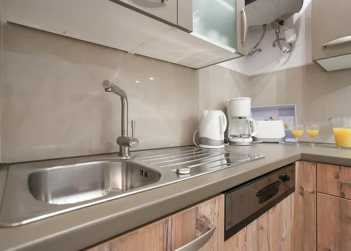 Apartment Lovely I Close To Main Station I 10 Minutes To Belvedere Wien