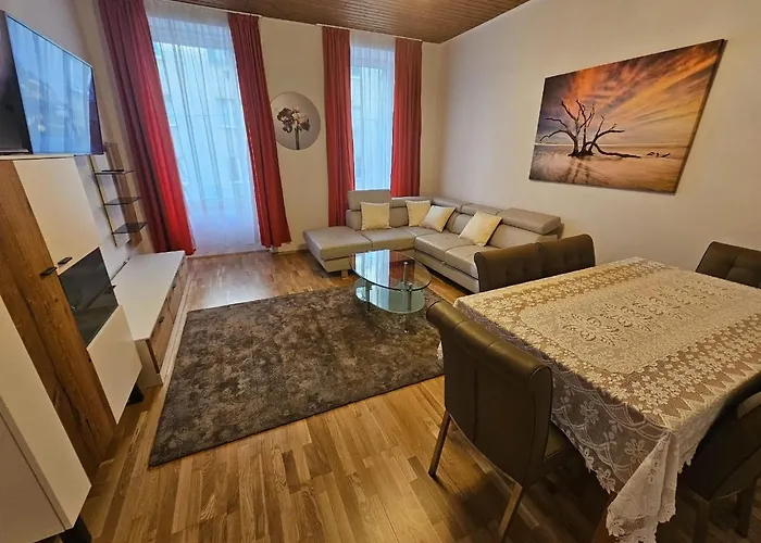 Lovely I Close To Main Station I 10 Minutes To Belvedere Apartment