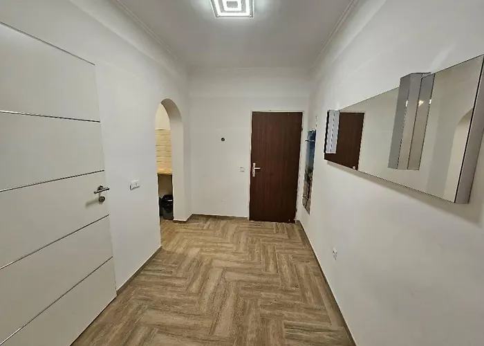 Lovely I Close To Main Station I 10 Minutes To Belvedere Apartment *